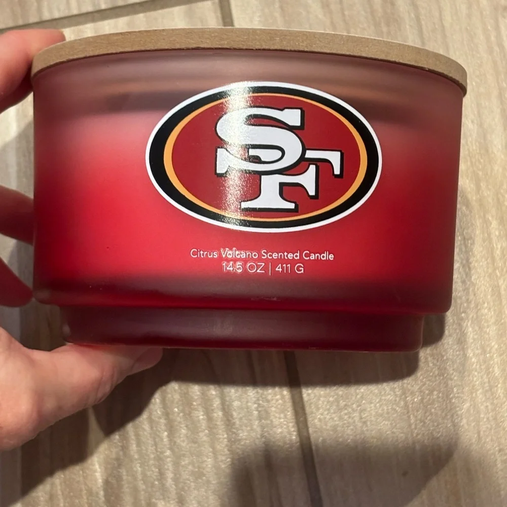 NWT San Francisco 49ers Citrus Volcano scented 14.5 oz candle